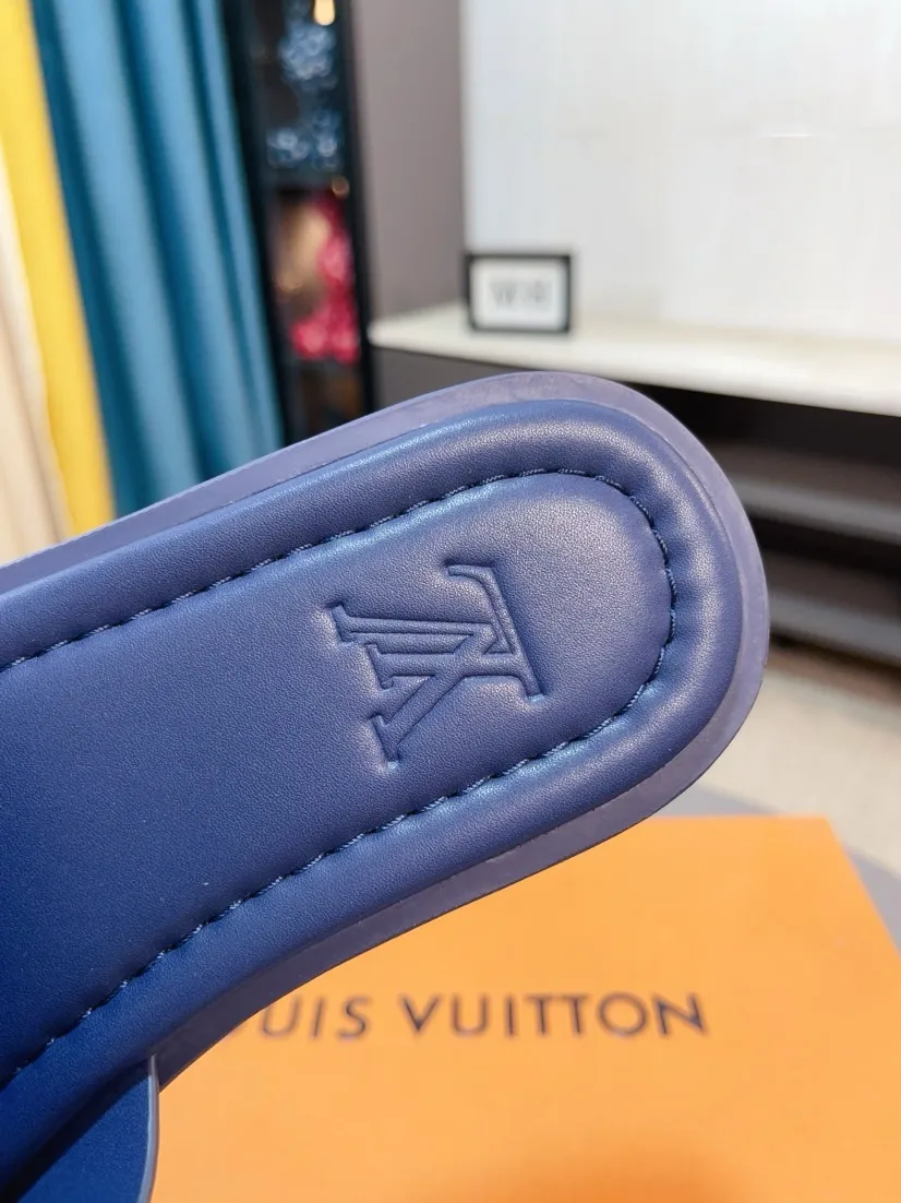 Men's shoes 💰300🌸🌸LV Ordinary men's spring and summer slippers, uppers imported from Italy, cowhide fabric, logo graphics, high-quality craftsmanship, soles: original soles specially provided by the original factory, exclusive movable molded soles super comfortable, original factory single goods, 🔍🔍high quality, you can enter and exit the counter at will, welcome to compare, size 38-45